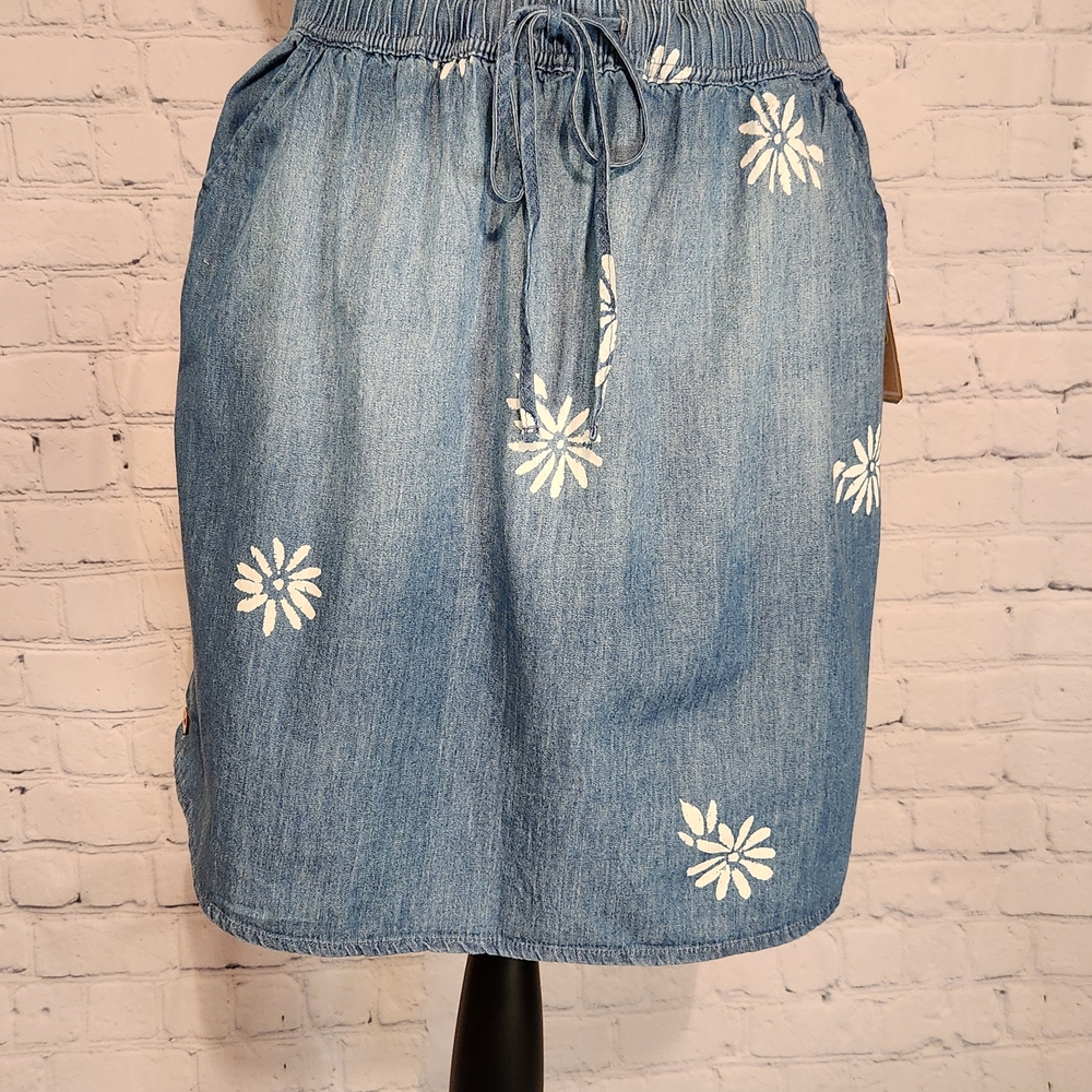 Copper Key Denim Floral Skirt with Drawstring‎ Waist. NWT. M